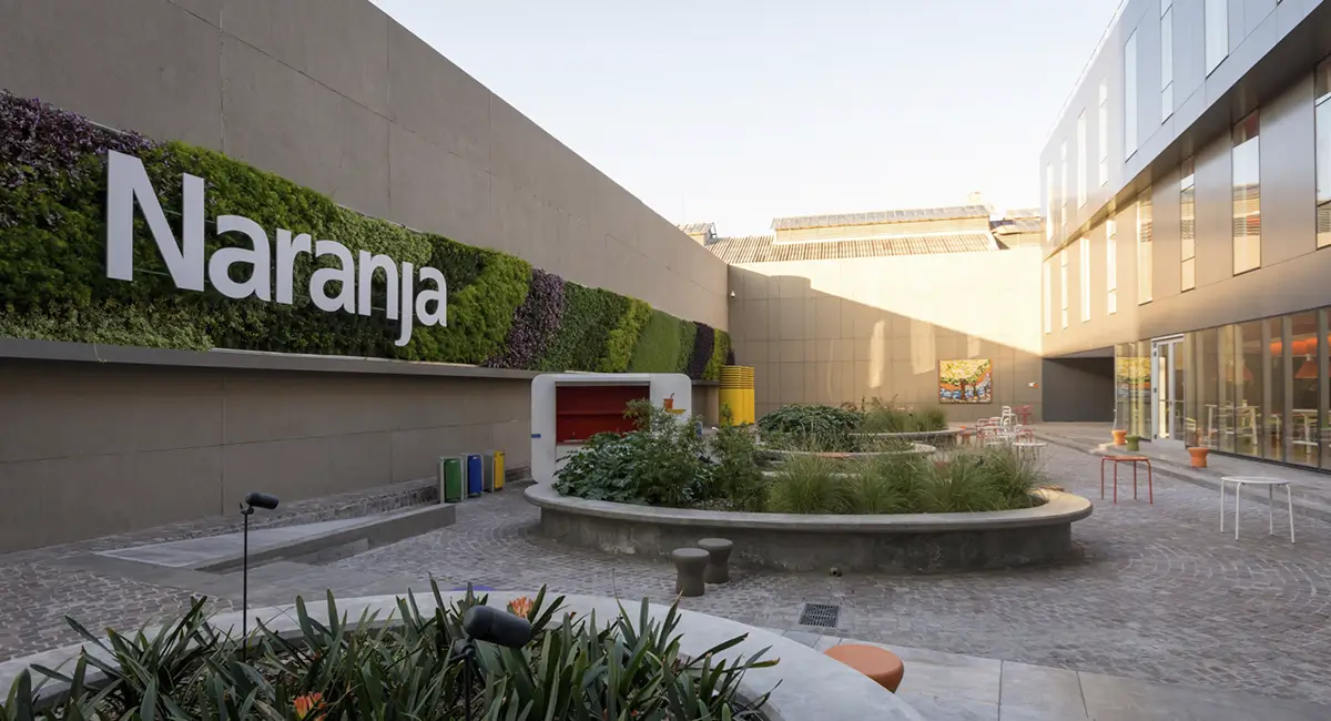 Obra Tarjeta Naranja Diagonal - Masdar Jardines